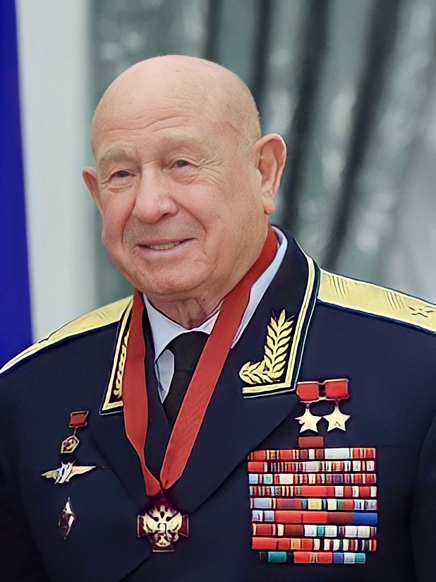 Bust of twice Hero of the Soviet Union, cosmonaut A.A. Leonov